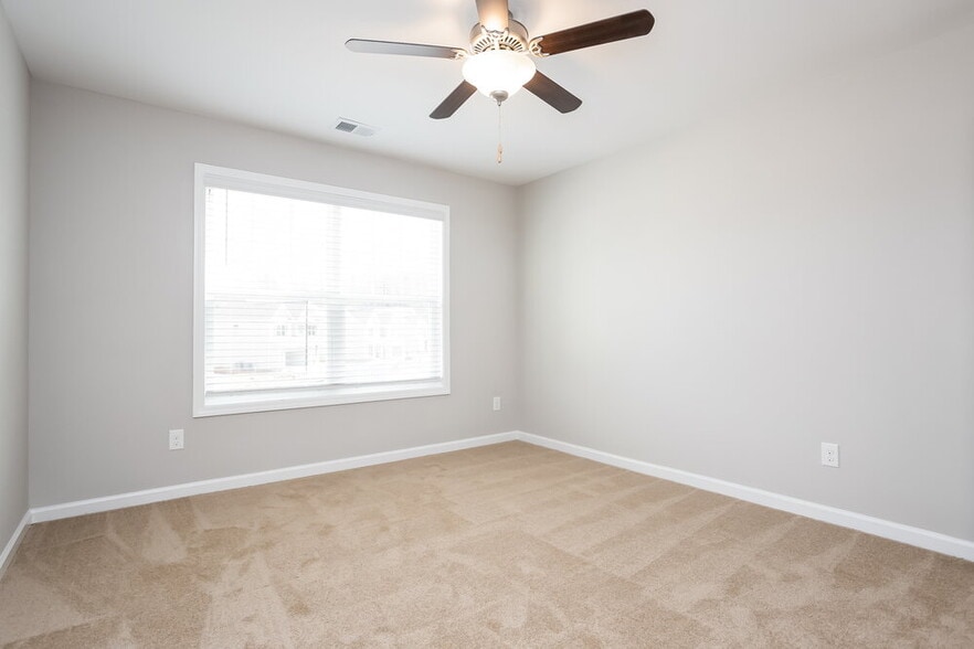 Building Photo - 383 Lenore Ct
