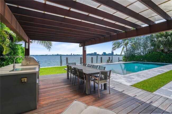 Building Photo - 9301 N Bayshore Dr