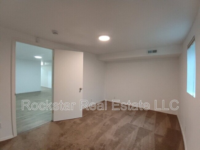 Building Photo - 222 E Crown Ave
