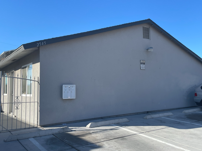 Building Photo - 2545 Belmont St