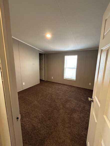 Building Photo - 3000 S 9th Ave