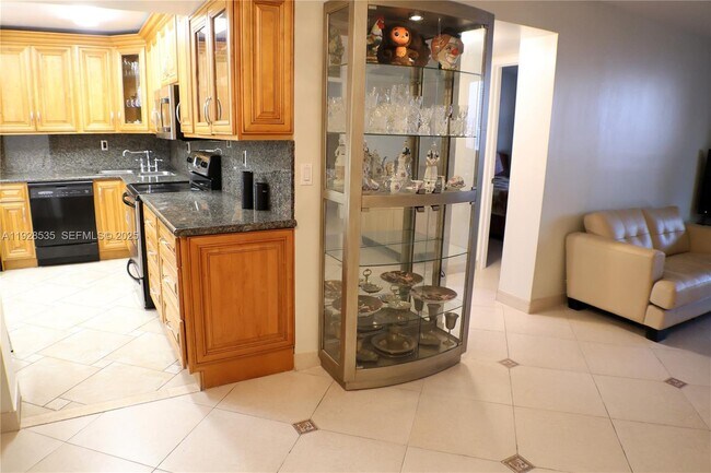 Building Photo - 1833 S Ocean Dr