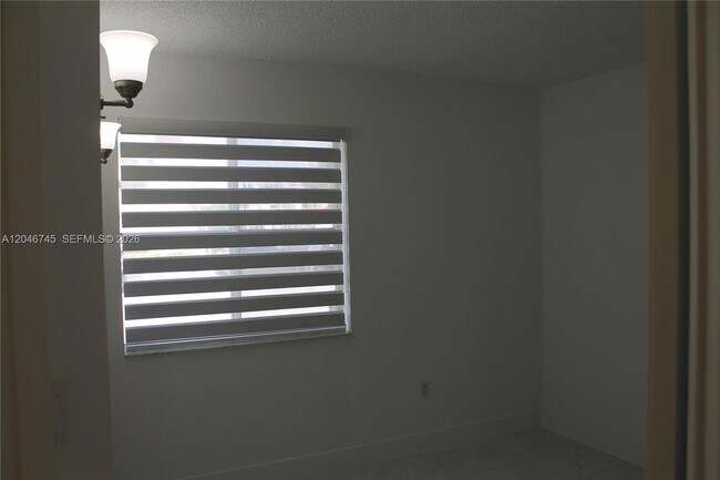 Building Photo - 1153 NW 125th Pl
