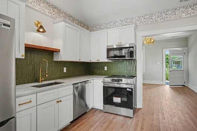 Building Photo - 705 E 32nd St
