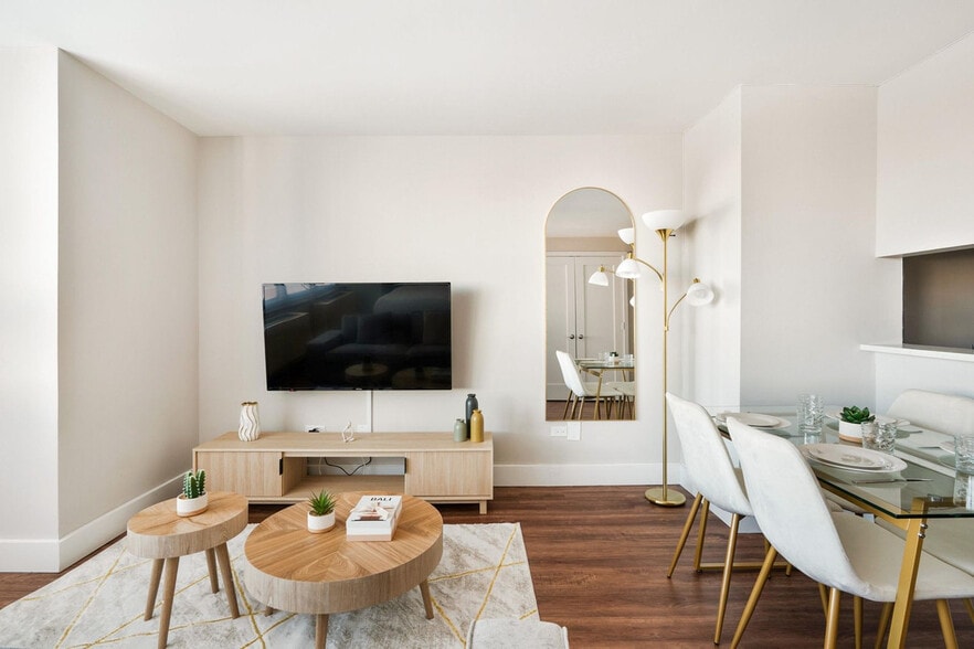 Building Photo - 179 E 94th St