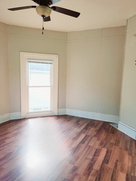 Building Photo - 1622 Ferry St