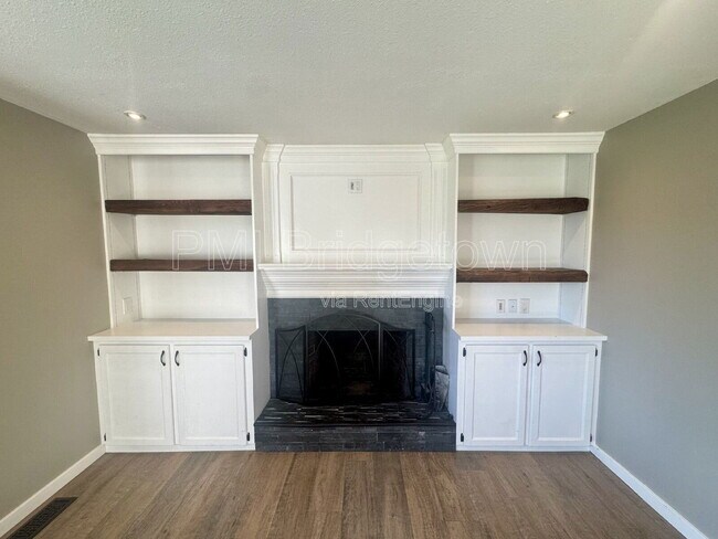 Building Photo - 670 NE 22nd St