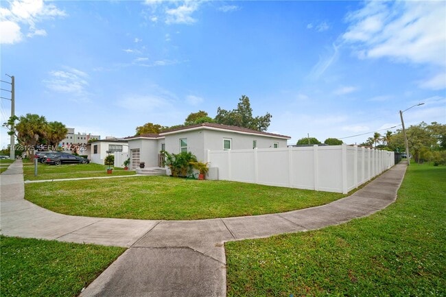 Building Photo - 16101 NE 11th Ave