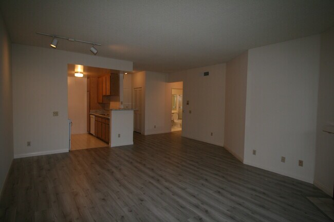 Building Photo - 3637 Clarington Ave