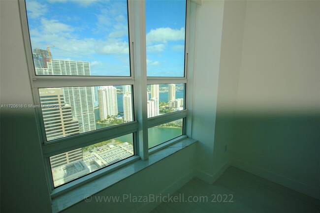 Building Photo - 950 Brickell Bay Dr