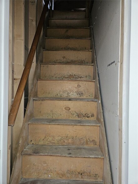 Building Photo - 120 Henry St