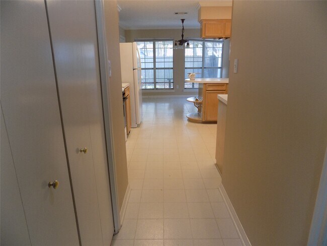 Building Photo - 22623 River Birch Dr