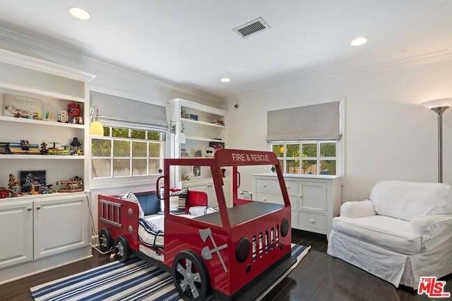 Building Photo - 111 S Glenroy Ave