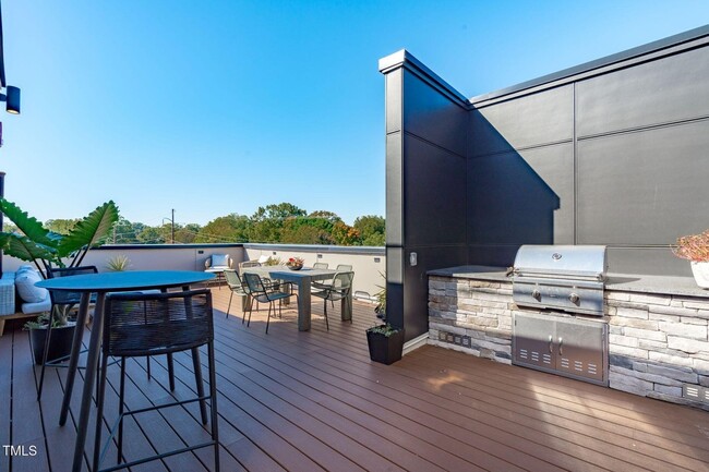 Building Photo - **OFFERING 50% OFF THE FIRST MONTH'S RENT*...