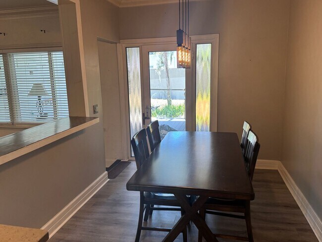 Building Photo - Large Executive Gated Carrollwood Townhome