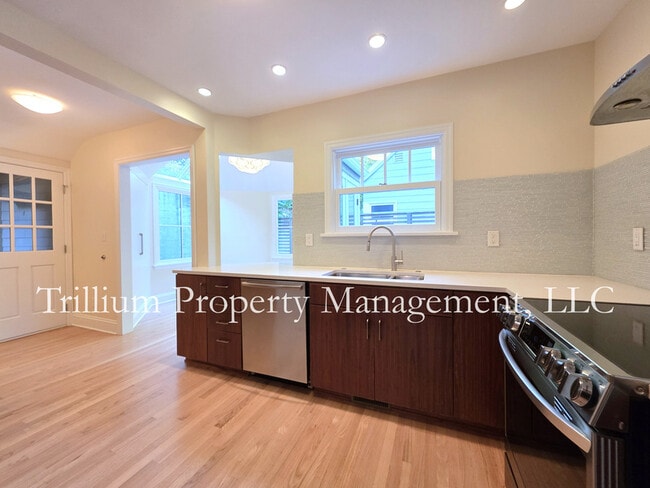 Building Photo - 2665 SW Brae Mar Ct