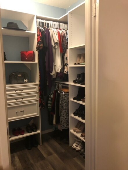 Master closet - 2809 Via Clarez