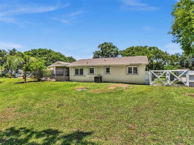 Building Photo - 5310 SW 109th Ave