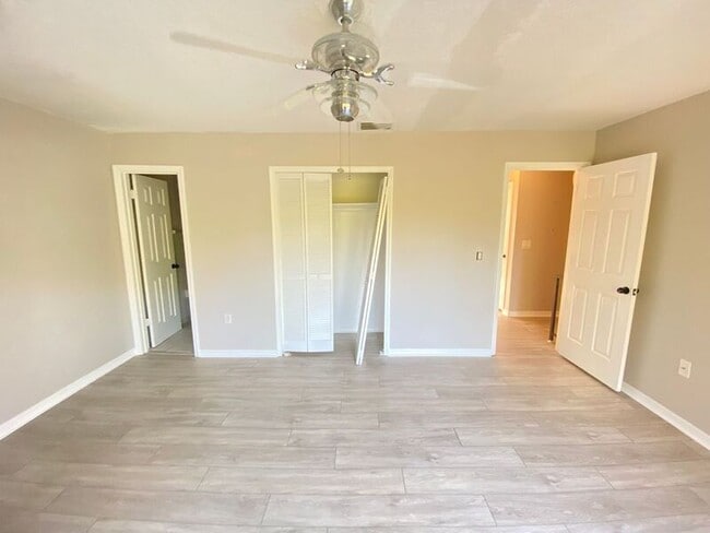 Building Photo - 1718 Gulfview Dr