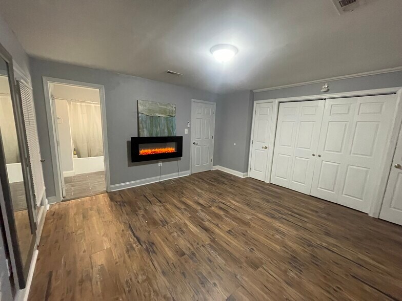 Master Bedroom - Pic #6 - 3801 Seaford Rd