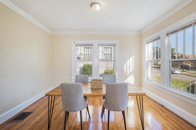 Building Photo - 854 5th St W