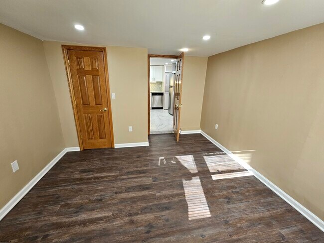 Building Photo - 7 S Laclede Pl