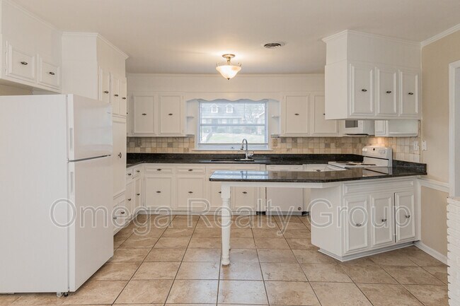 Building Photo - 1861 Gillespie Dr