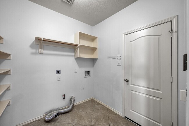 Building Photo - 30327 Deleon Fields Dr