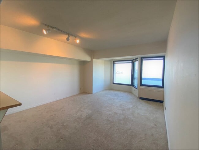 Building Photo - 1BD/1BATH Condo Available in Pacific Park Plaza