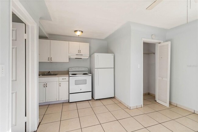 Building Photo - 2418 10th St W