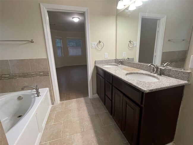 Building Photo - 4507 Montcliff Bend Ln