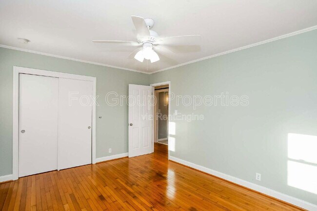 Building Photo - 1102 Woods Dr