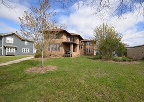 Building Photo - 316 W Center St