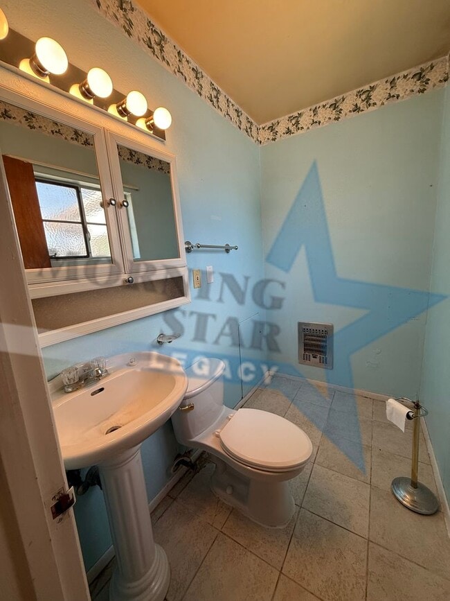 Building Photo - Cute 3-Bedroom with Large Backyard!