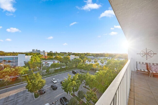 Building Photo - 650 NE 64th St