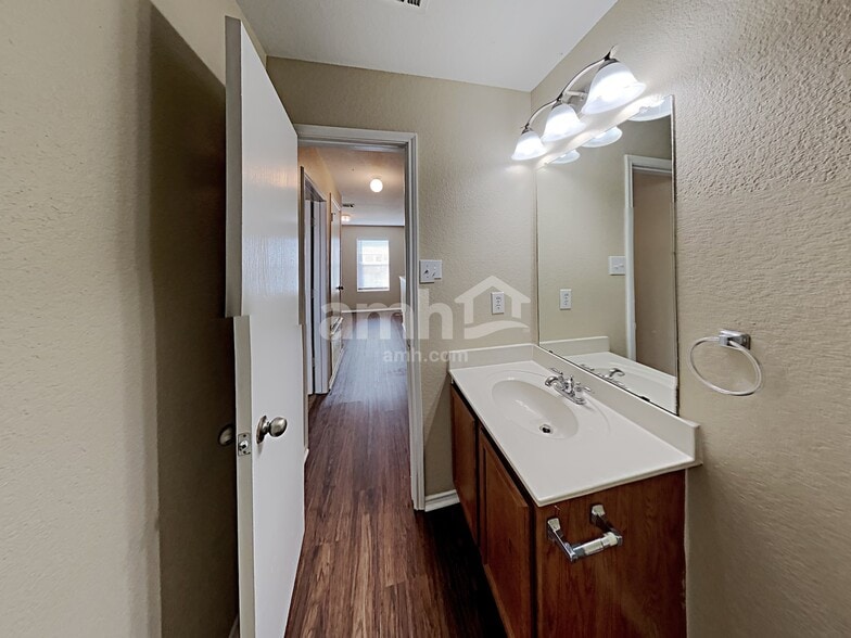 Building Photo - 7152 Little Mohican Dr