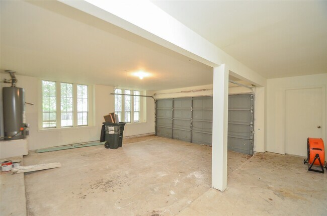 Building Photo - 15111 New Hastings Dr
