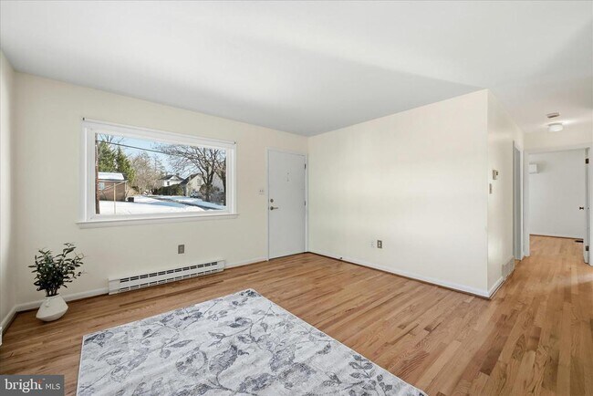 Building Photo - 311 S Buckmarsh St