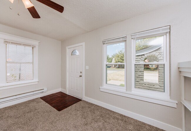 Building Photo - 2 Bedroom 1 bath