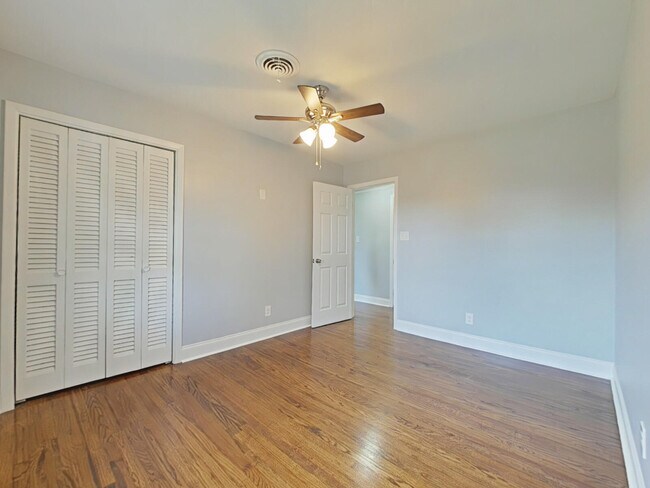 Building Photo - 117 Deerwood Dr