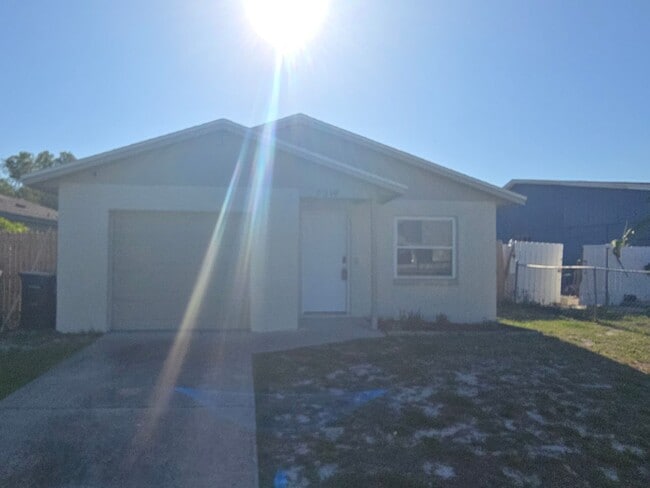 Building Photo - Nicely remodeled 2 bath 2 bed home