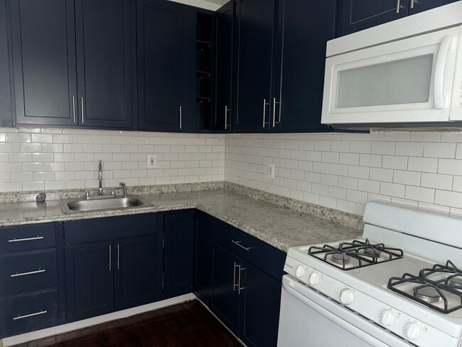 Building Photo - Beautifully Renovated Home! Corner House! Central Air! Available Now!