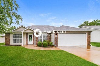 Building Photo - 3 Bedroom Pet-Friendly Home in Raymore, MO with Main Street Renewal