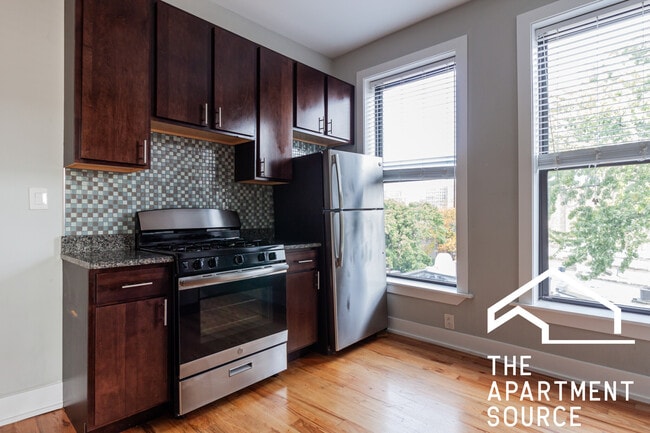 Building Photo - 629 W Oakdale Ave