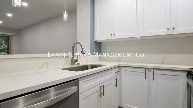 Building Photo - Beautifully Remodeled Condo in the Resort ...