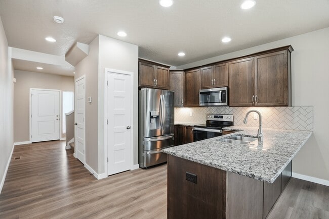 Building Photo - 2067 W Alsea Ave