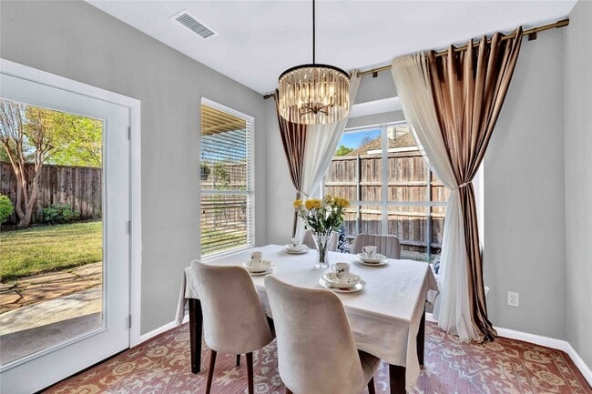 Building Photo - 7305 Oak Leaf Dr