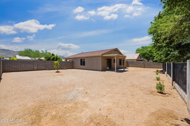 Building Photo - 1616 E Desert Ln