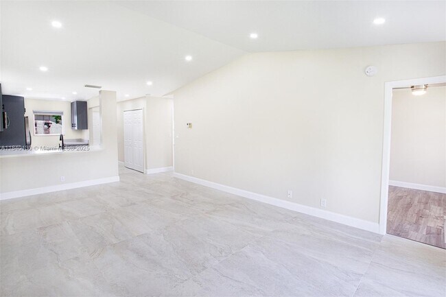 Building Photo - 9431 Boca Cove Cir