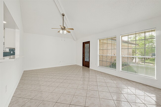 Building Photo - 9208 Carousel Ln